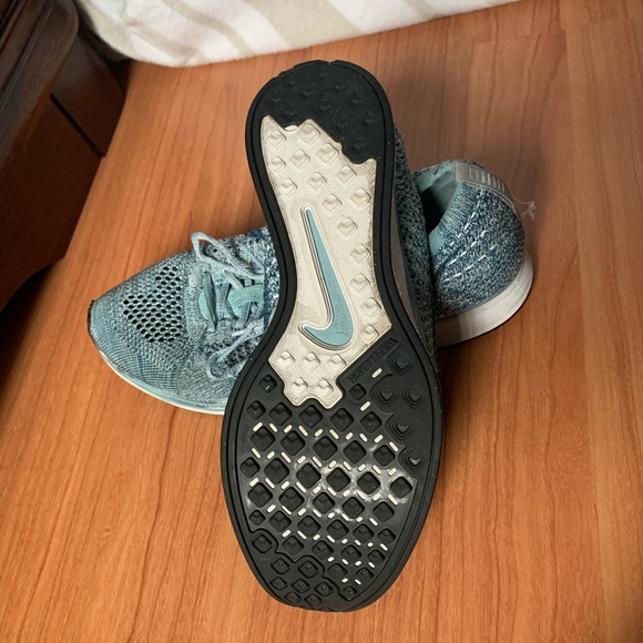 Nike shoes - Picture 4 of 5